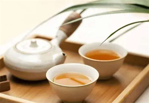茶文化与中国传统礼仪(有人认为生活化喝茶“俗”，仪式感喝茶“装”，你pick哪一种)